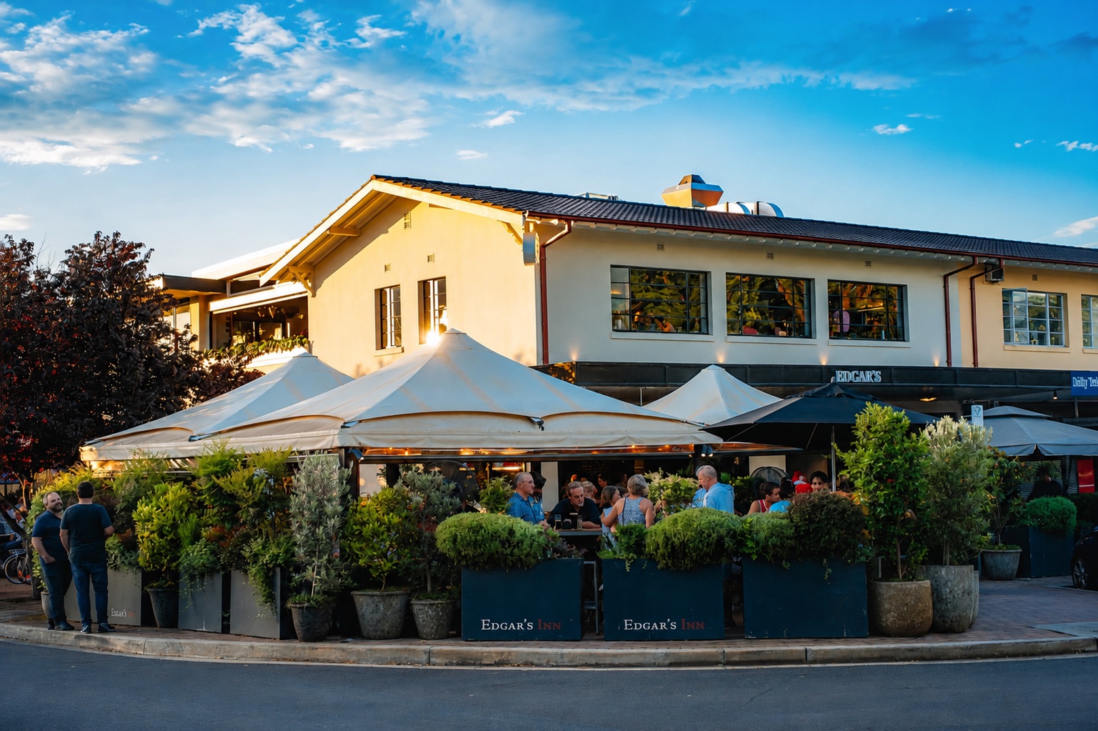 Edgar's Inn on the Ainslie corner in the late afternoon: the beer garden full under the umbrellas, The Inn and Wakefield's upstairs